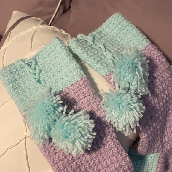 HANDMADE crocheted slippers - Picture 3 of 4